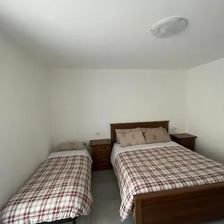 Yellow House Apartmán *