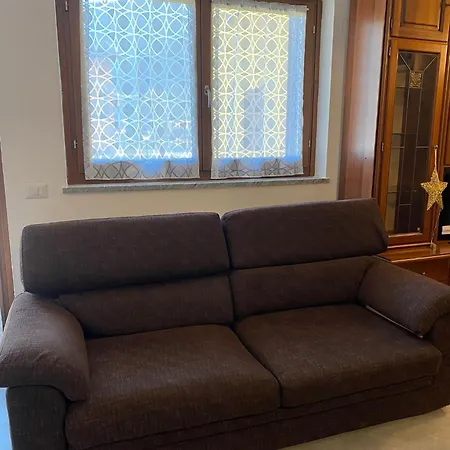 Yellow House Apartment *